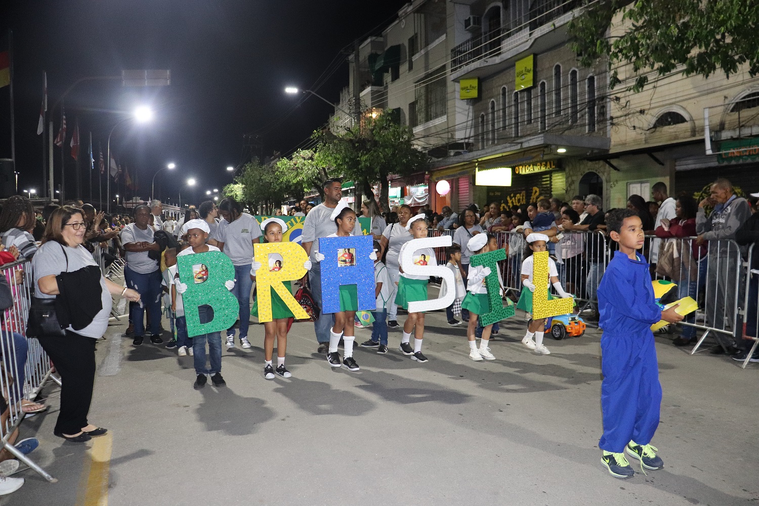 Dia da Independência é celebrado com desfiles, inaugurações e show de luzes na Avenida Ayrton Senna em Paraíba do Sul