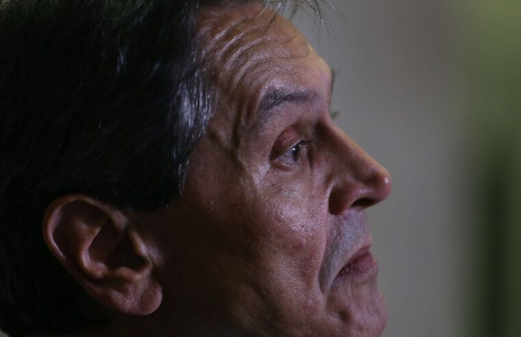 Policial federal pede indenização por ter sido ferida por Roberto Jefferson