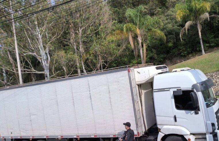 Homem é preso em flagrante por roubo de caminhão na BR-040