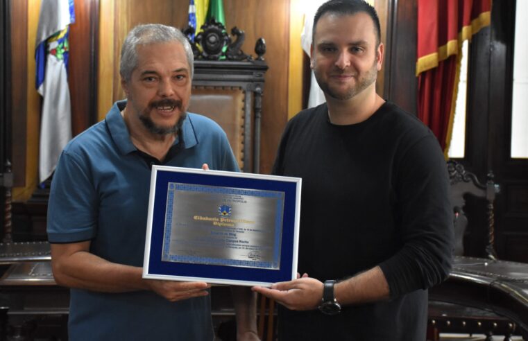 Professor que implantou o PCCS recebe título de Cidadão Petropolitano