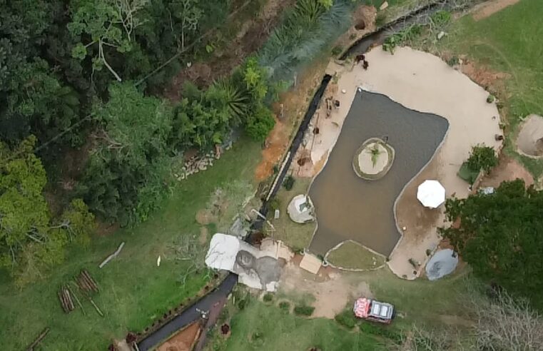 Polícia flagra construção irregular de lago em propriedade de Teresópolis