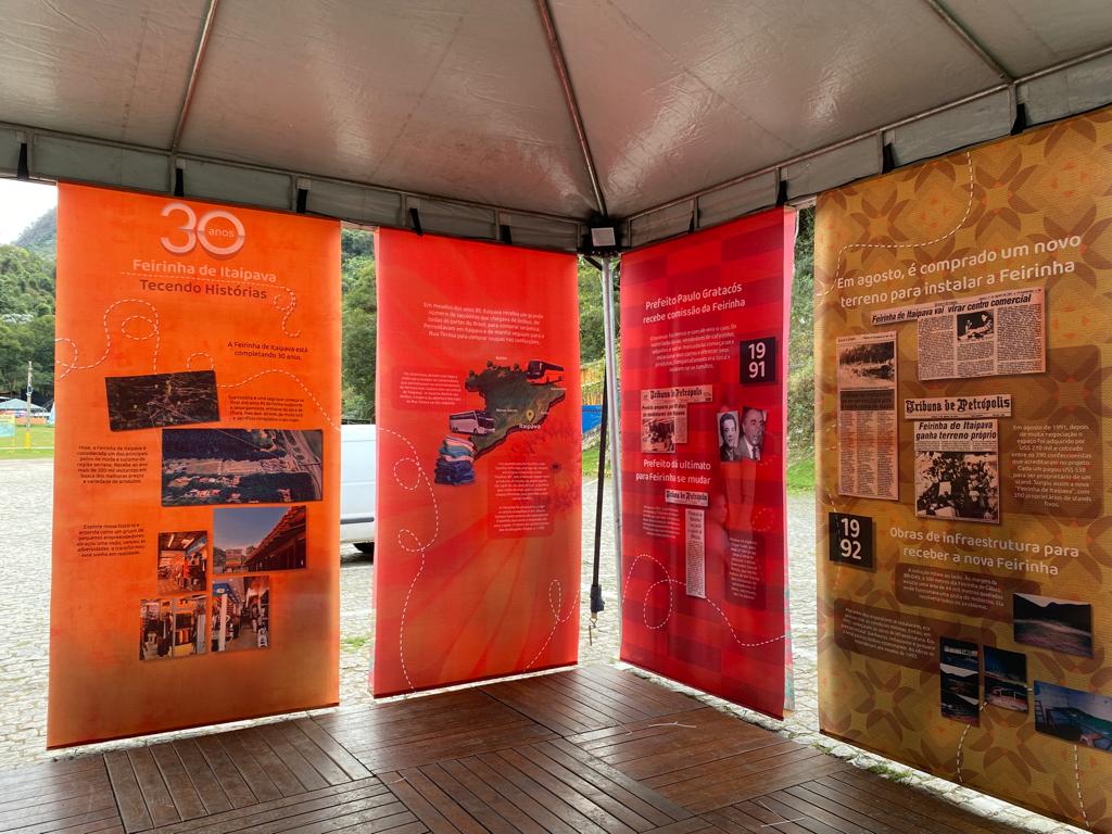 Feirinha de Itaipava celebra 30 anos com exposição “Tecendo histórias”