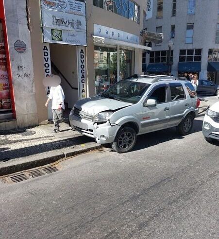 Jovem de 18 anos é atropelada na tarde desta segunda-feira (11) em Petrópolis