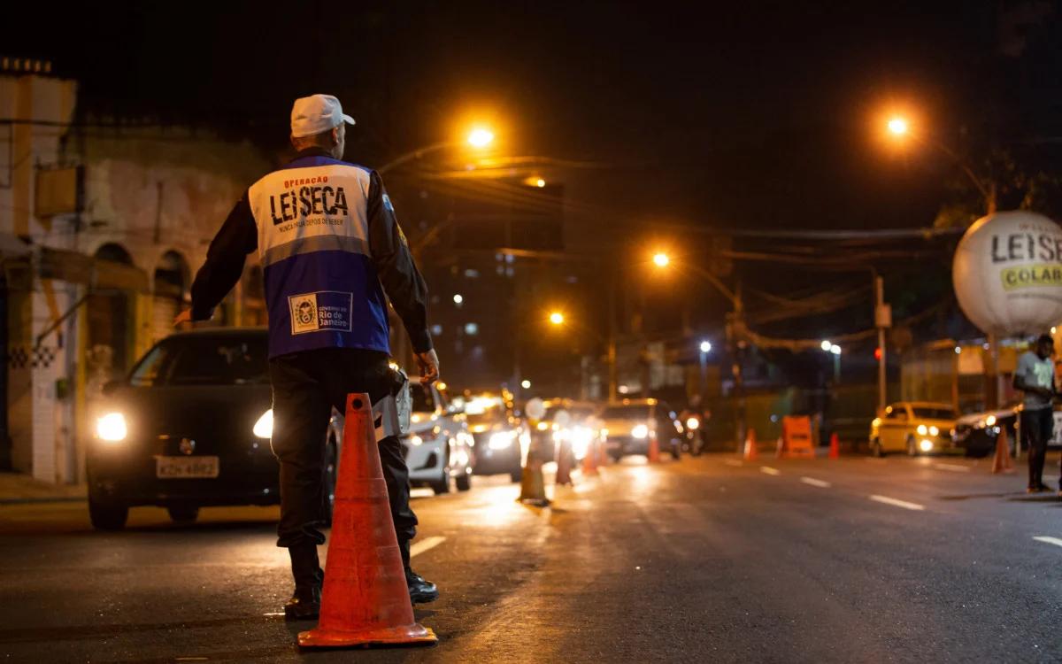 Lei Seca multa 460 motoristas durante fim de semana prolongado