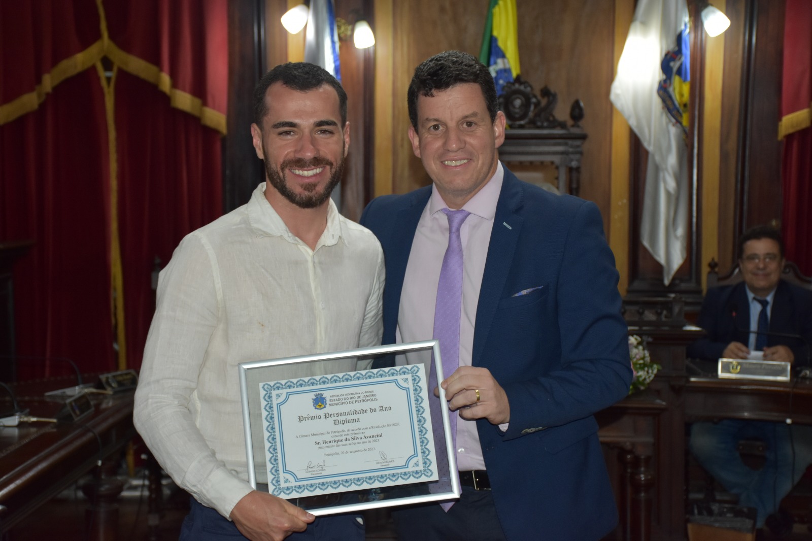 Avancini é premiado em sessão solene da Câmara de Petrópolis