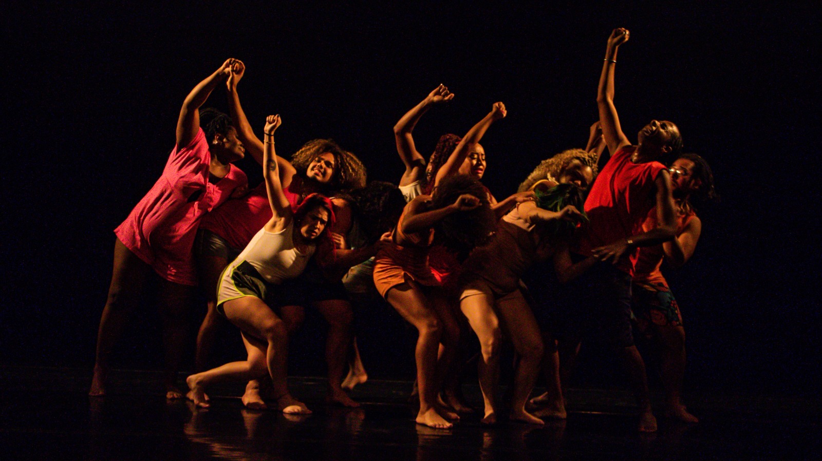 Espetáculo de dança no Quitandinha faz tributo à história dos bailes charme do Rio de Janeiro  