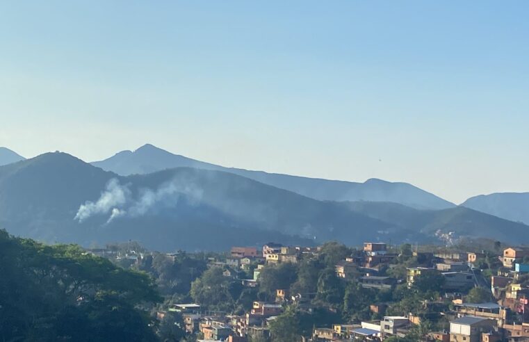 Fogo em vegetação é registrado no Castelo