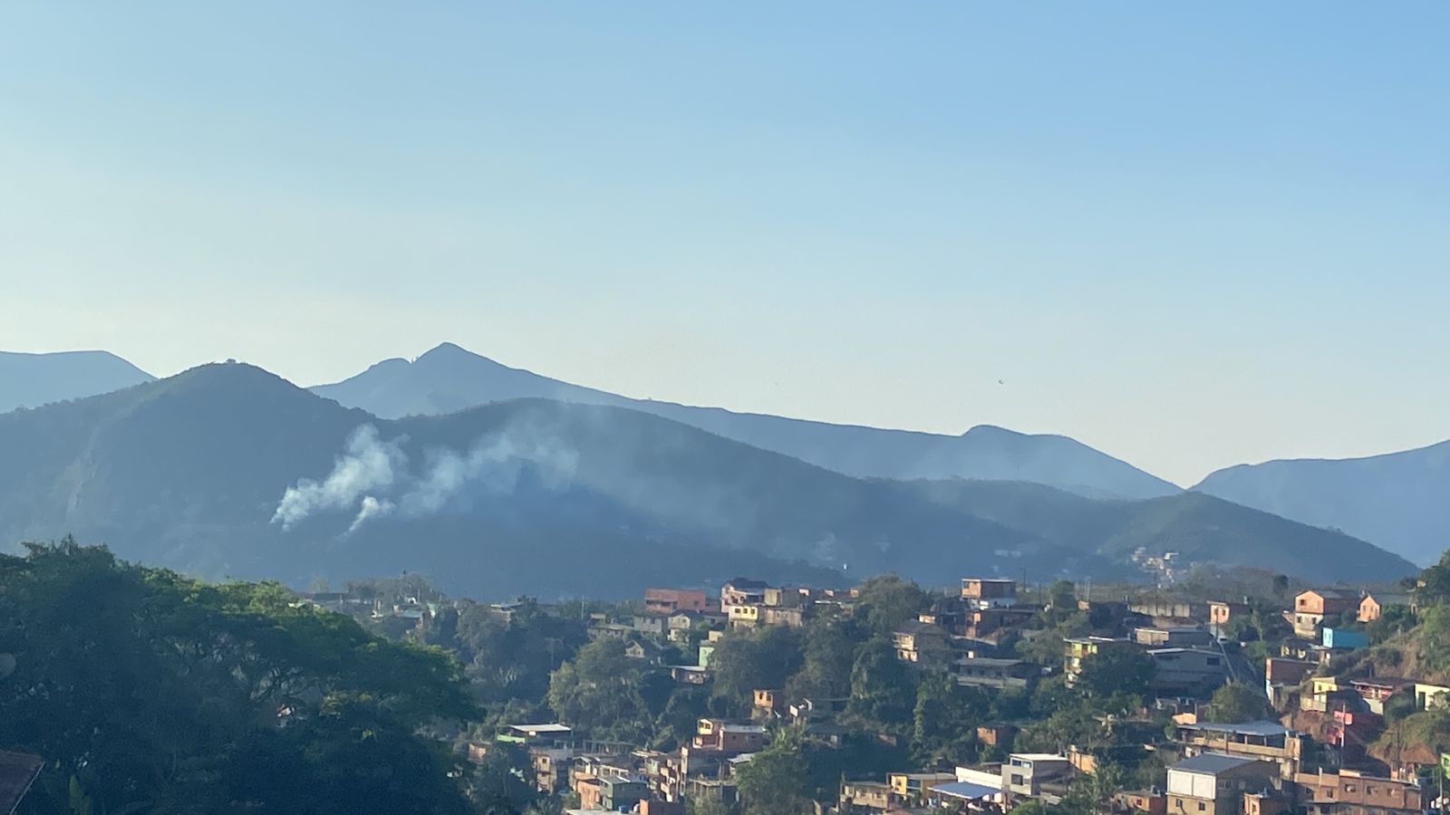 Fogo em vegetação é registrado no Castelo