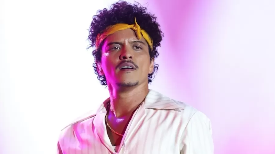 Autores de ‘Evidências’ podem lucrar R$ 2.000 com Bruno Mars no The Town