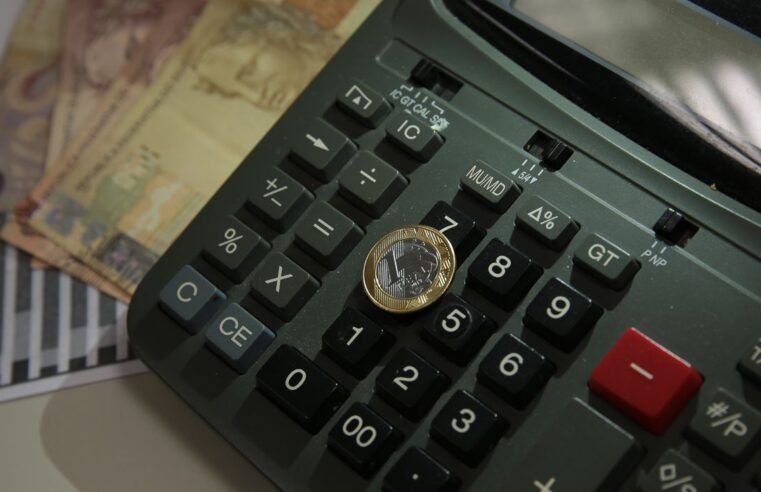 Despesas federais crescerão 2,5% acima da inflação em 2025