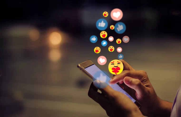 Uso desenfreado de redes sociais afeta saúde mental e desgasta relações na sociedade  