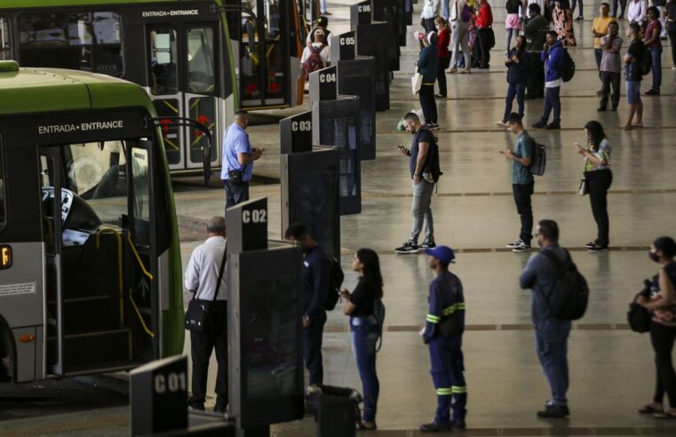 Serviços crescem 0,5% no país em julho