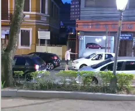 Policial Militar ameaça taxista com arma de fogo no Centro de Petrópolis
