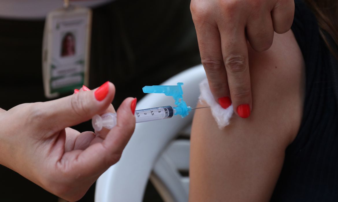 Evento para atualização da caderneta vacinal será realizado neste sábado em Nova Friburgo