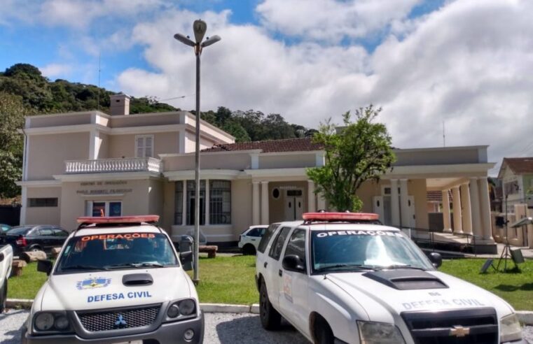 Defesa Civil emite alerta SMS de rajadas de vento de intensidade moderada a forte para o município de Petrópolis