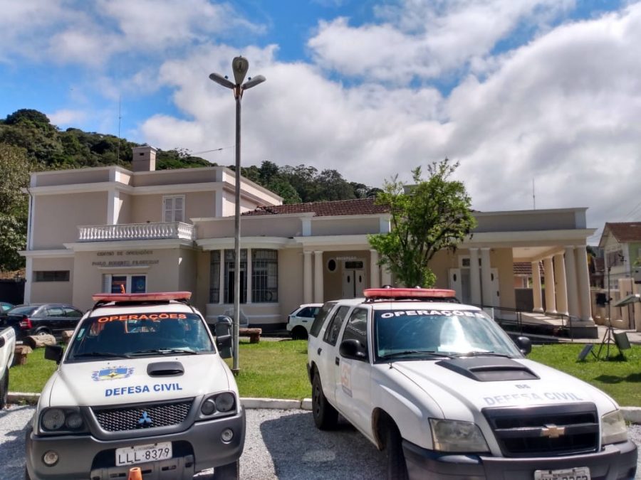 Defesa Civil emite alerta via SMS de pancadas de chuva em Petrópolis
