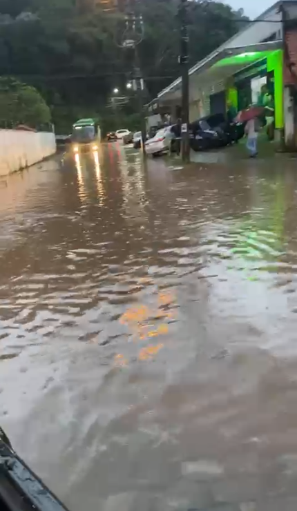Defesa Civil de Petrópolis contabiliza cinco registros de ocorrências em função das chuvas desta terça-feira (31)