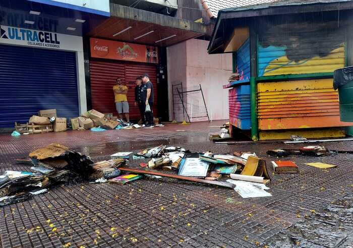 Tradicional banca de livros, no Centro de Nova Friburgo, pega fogo