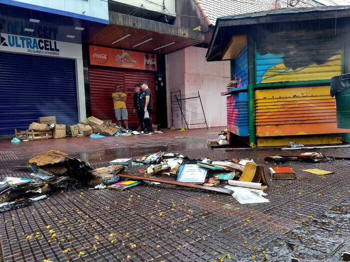 Tradicional banca de livros, no Centro de Nova Friburgo, pega fogo