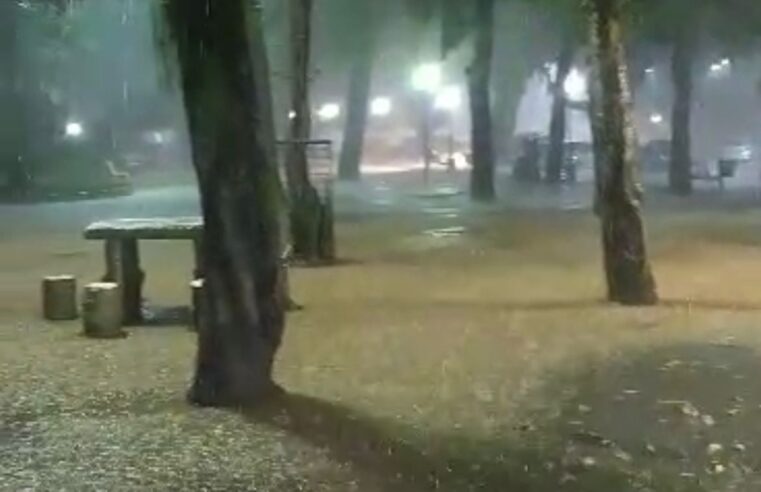 Paraíba do Sul teve ruas alagadas em forte temporal