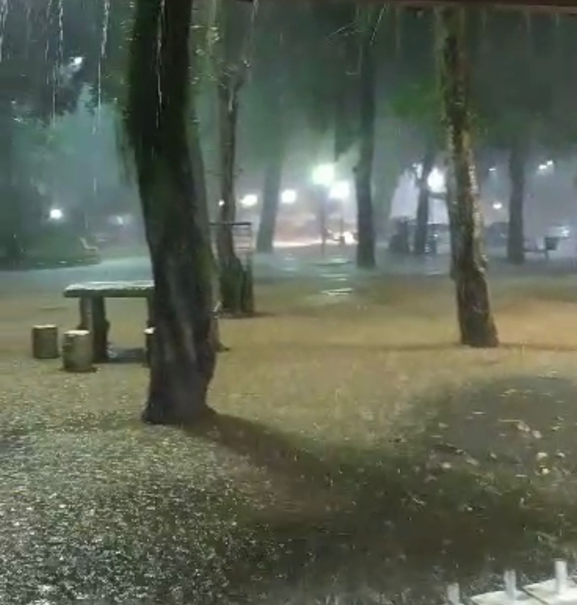 Paraíba do Sul teve ruas alagadas em forte temporal