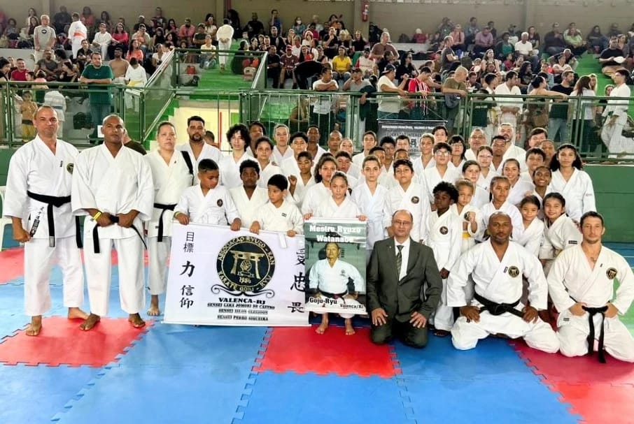 Atletas de Valença da Academia RK3 de Karatê se destacam em competições