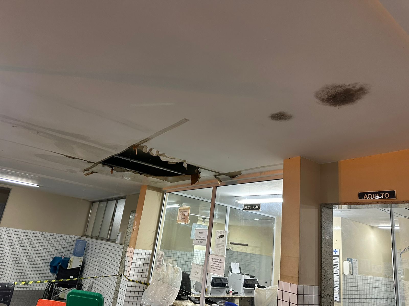 Teto de hospital cai após chuva Forte em Nova Friburgo