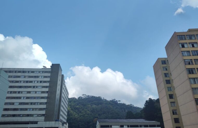 Defesa Civil emite alerta via SMS de pancadas de chuva em Petrópolis