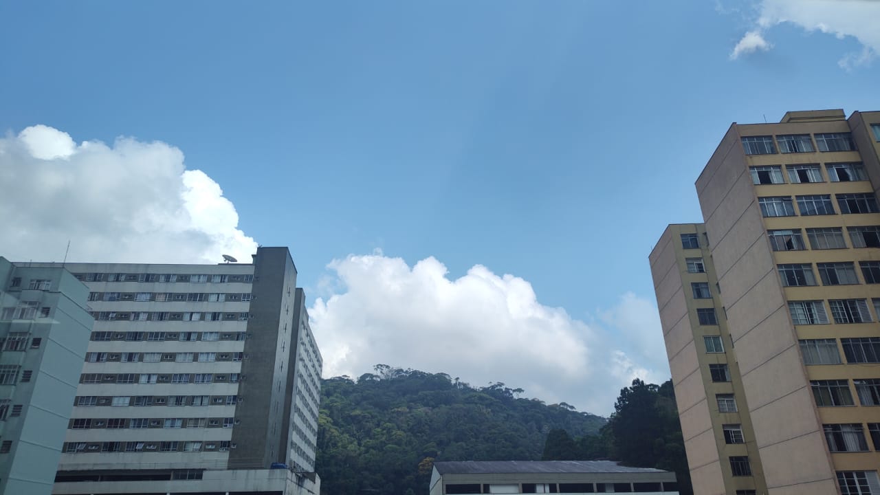 Defesa Civil emite alerta via SMS de pancadas de chuva em Petrópolis