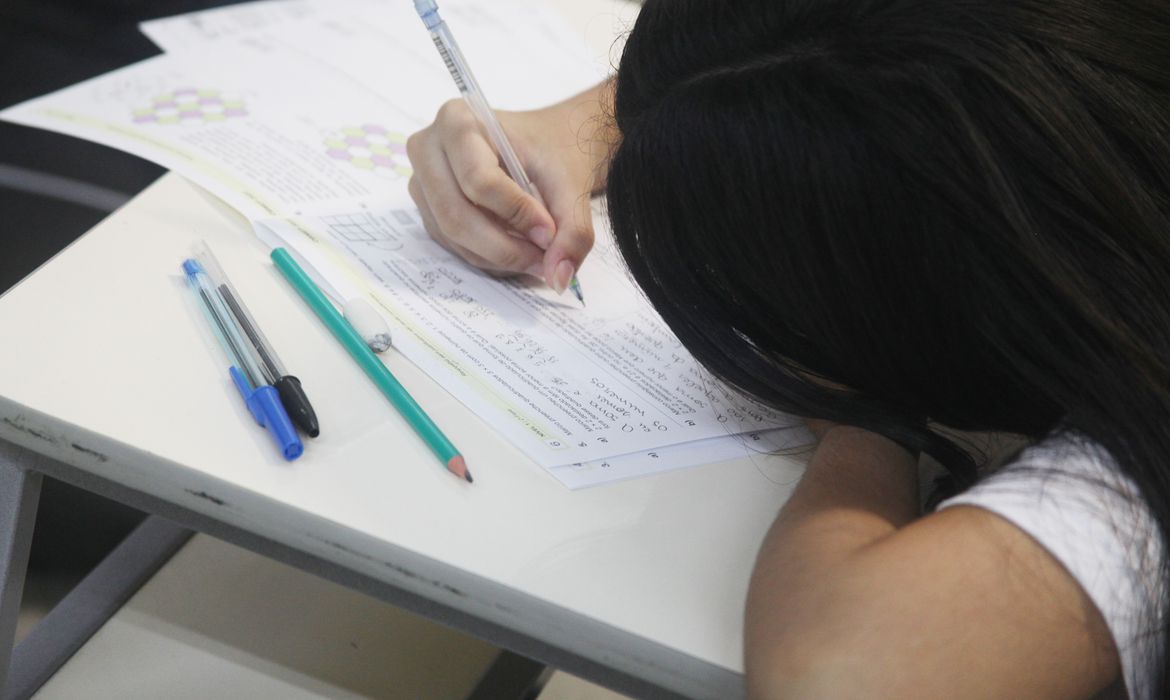 Mais de 900 mil alunos fazem 2ª etapa da Olimpíada de Matemática