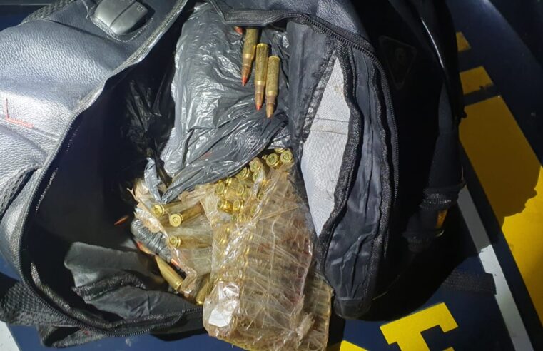 PRF e Polícia Civil apreendem cerca de mil munições para fuzil no RJ