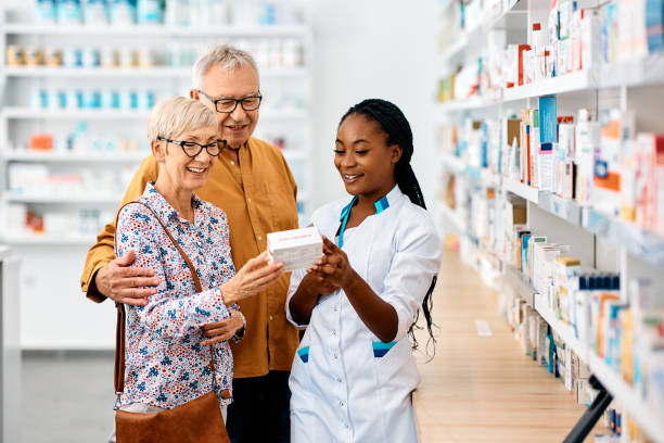 Especialista explica alguns cuidados com automedicamento e organização de remédios de idosos