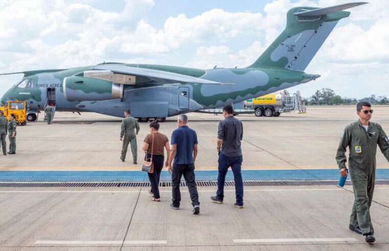 Terceiro avião trazendo brasileiros de Israel chega ao Brasil 