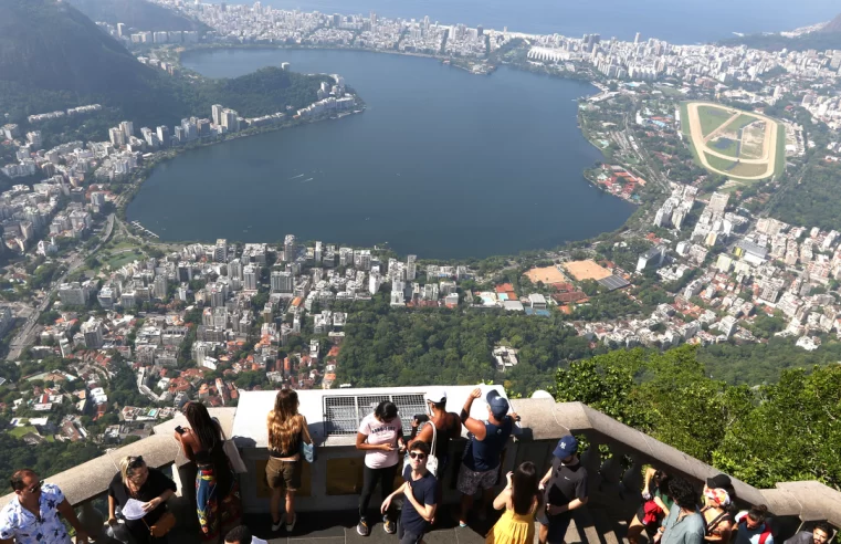Turistas dão nota 9,3 de satisfação em visitas ao Rio, diz pesquisa