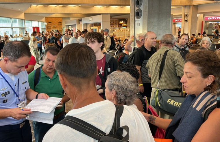 Quarto voo de repatriação, com 207 brasileiros e quatro pets, decola de Tel Aviv rumo ao Rio