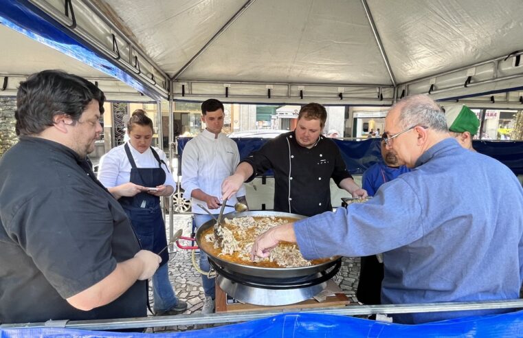 ‘Chefs na Praça’ encanta paladares e promove solidariedade no Petrópolis Gourmet