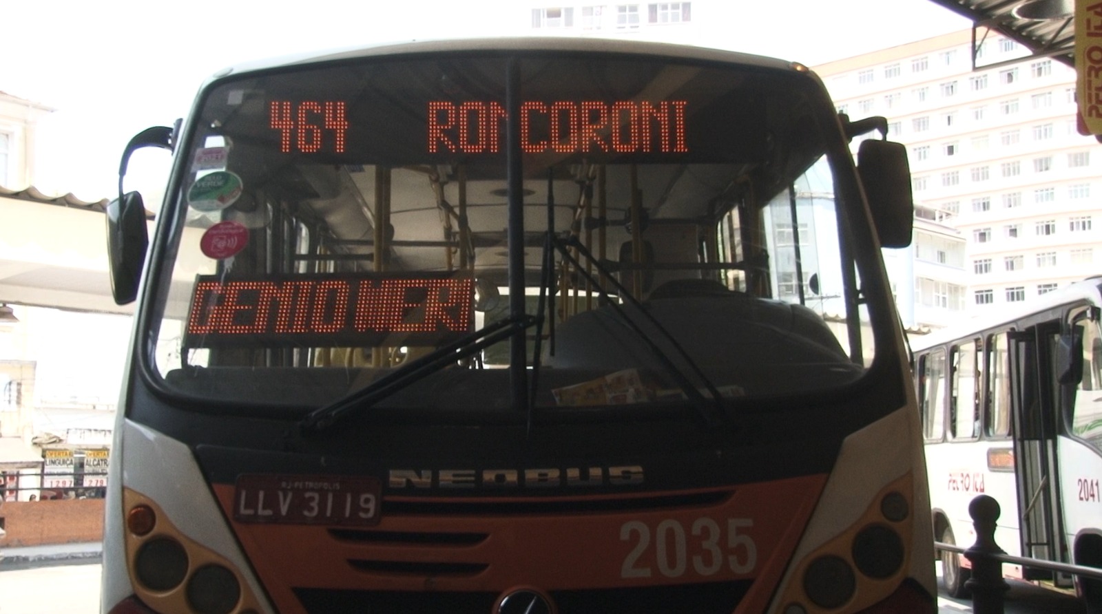 Um dia após acidente, linha ainda tem ônibus irregular