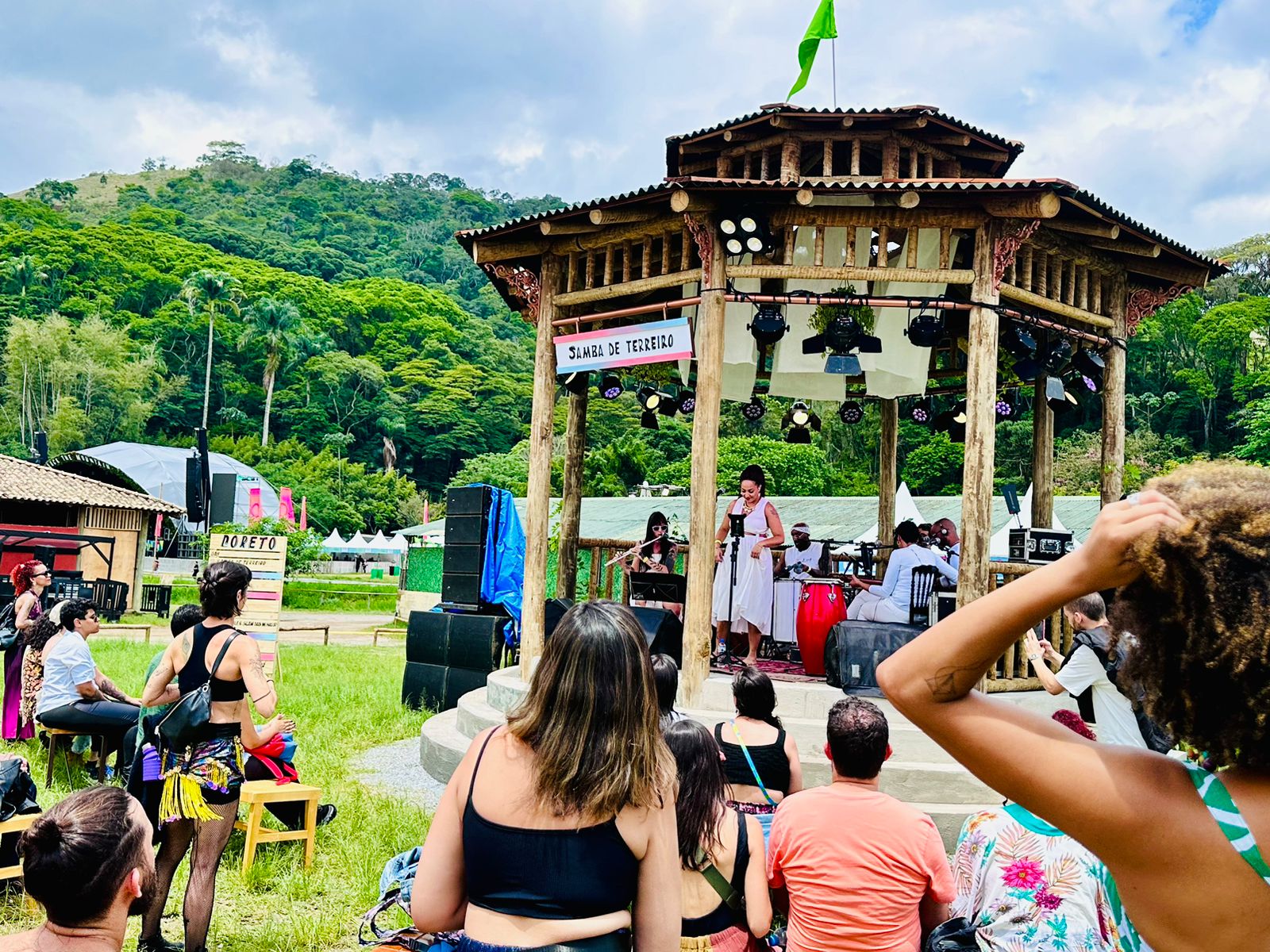 Artistas petropolitanos celebram o palco Coreto no Rock The Mountain