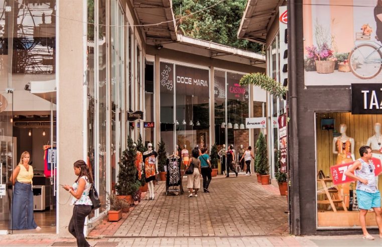 Vagas temporárias de final de ano tem melhor expectativa em 10 anos e 3 mil postos devem ser abertos em Petrópolis