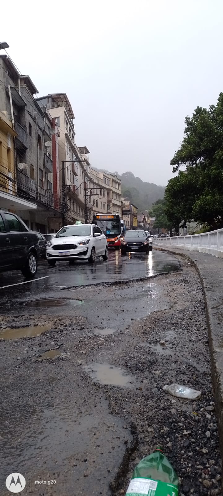 Fiscalização da Prefeitura multa empresa que faz obra na Rua Washington Luiz