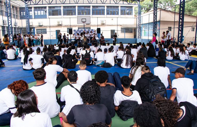 Colégio Estadual de Petrópolis que abrigou vítimas da maior tragédia da Região Serrana ganha quadra poliesportiva coberta