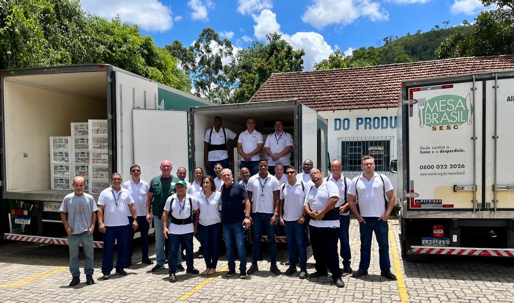 Mesa Brasil Sesc RJ entrega alimentos arrecadados no Rock The Mountain