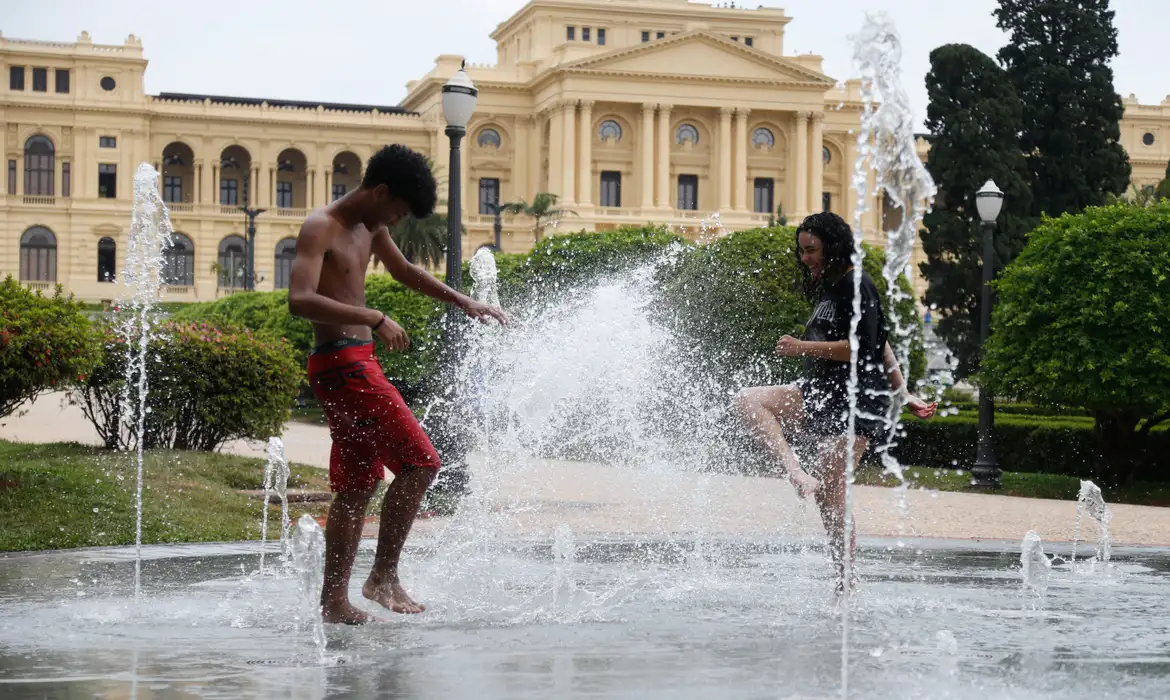 Onda de calor atinge seis estados e DF neste fim de semana 