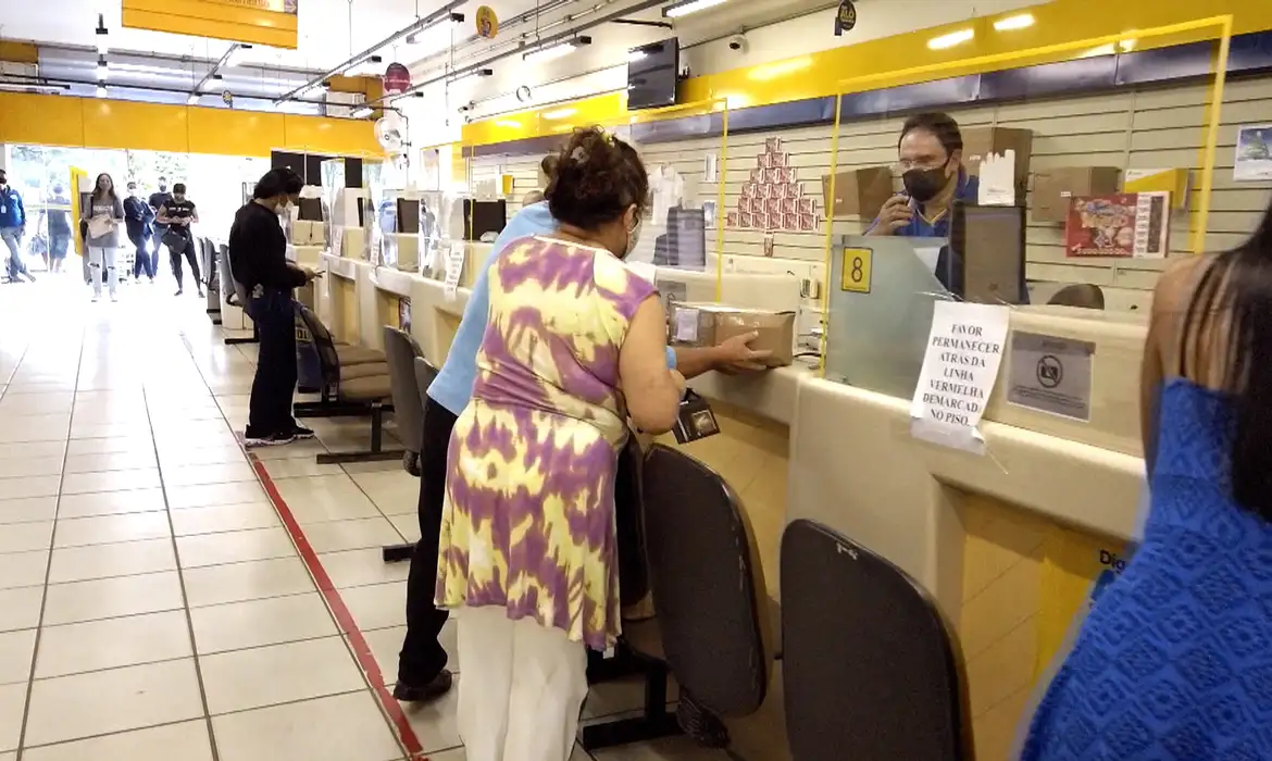 Trabalhadores dos Correios avaliam greve na semana da Black Friday