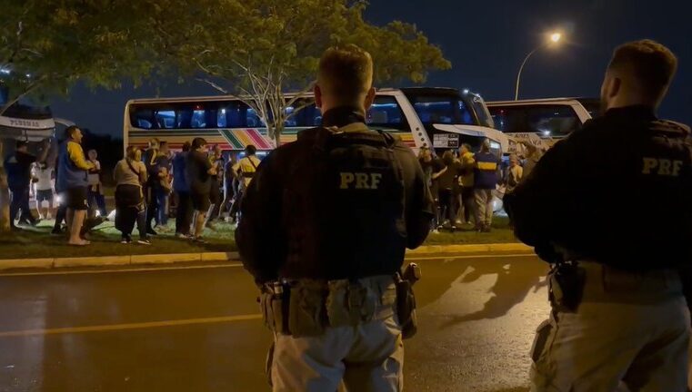 PRF monitora veículos com argentinos que vieram para a final da Libertadores
