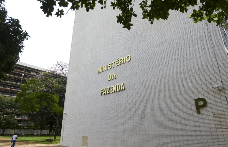 Superávit primário do Governo Central cai 40% em outubro