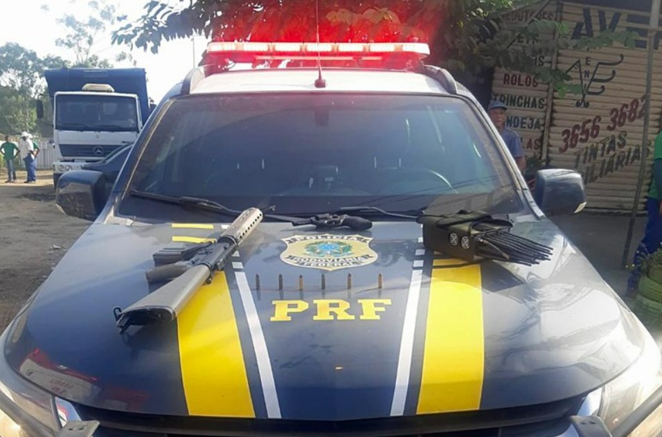 PRF apreende revólver, simulacro de fuzil e jammer na BR-040