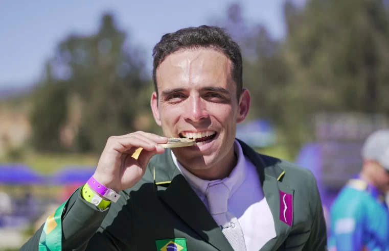 Stephan Barcha conquista ouro no hipismo saltos do Pan