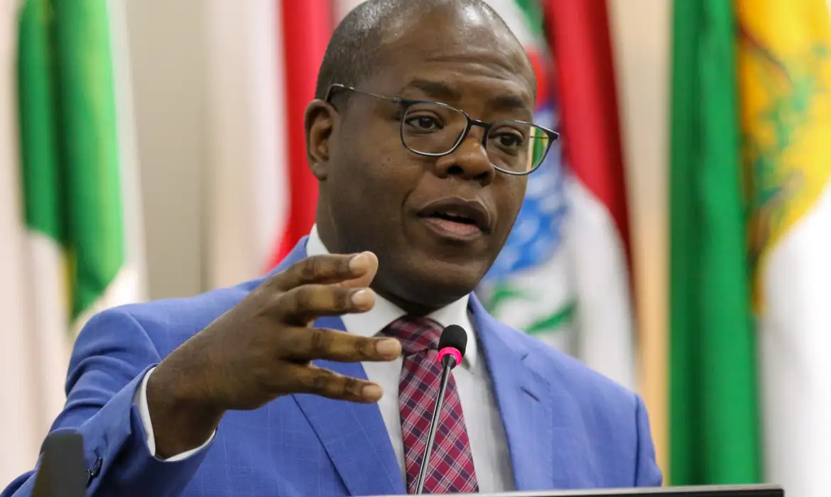 Ministro diz que violações de direitos humanos fertilizam fascismo