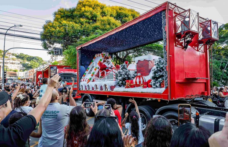 Terra de Luz 2023: Teresópolis aplaude espetáculo Liga do Natal e Caravana Iluminada da Coca-Cola